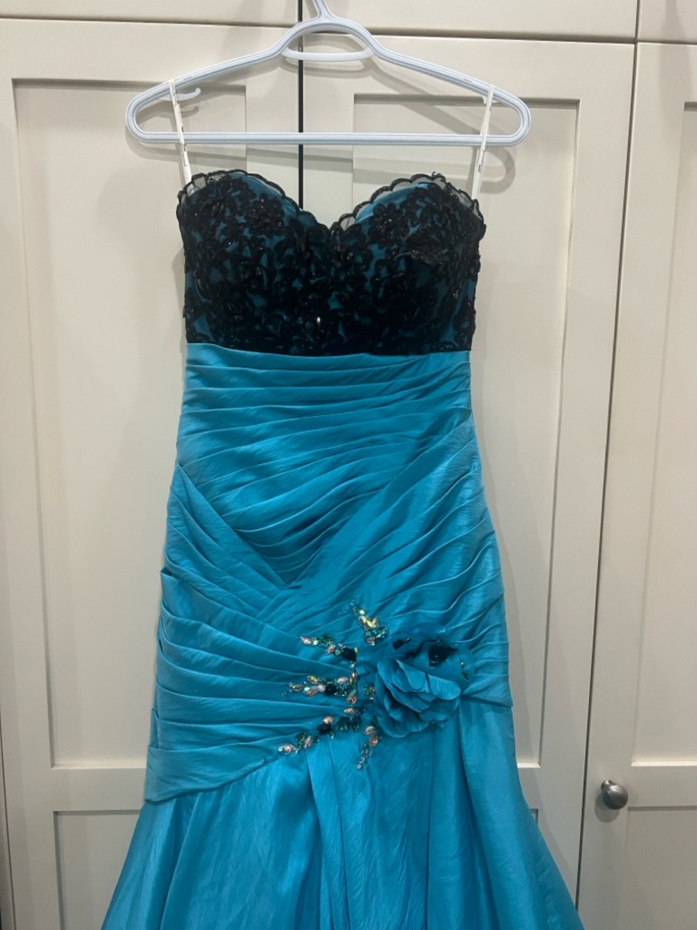 Tony Bowls turquoise prom dress - Picture 3 of 5